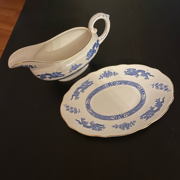 Vintage Royal Cauldon Dragon gravy boat with plate - Picture 6 of 8